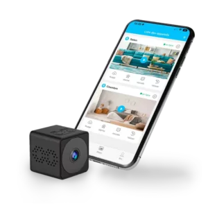 Die Dealeez Minikamera, ein Telefon, das mit der HIDVCAM-App verbunden ist, ein USB-Stick und eine Mikro-SD-Karte