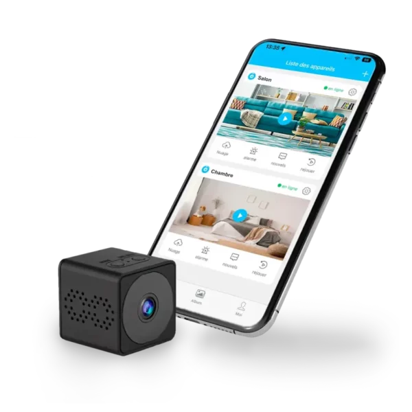 Die Dealeez Minikamera, ein Telefon, das mit der HIDVCAM-App verbunden ist, ein USB-Stick und eine Mikro-SD-Karte